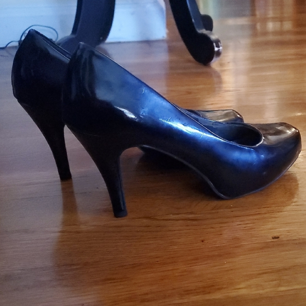 Sleek Black Women's Heels - Picture 2 of 12
